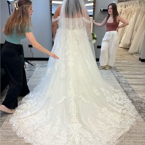 Elegant White Lace Wedding Dress